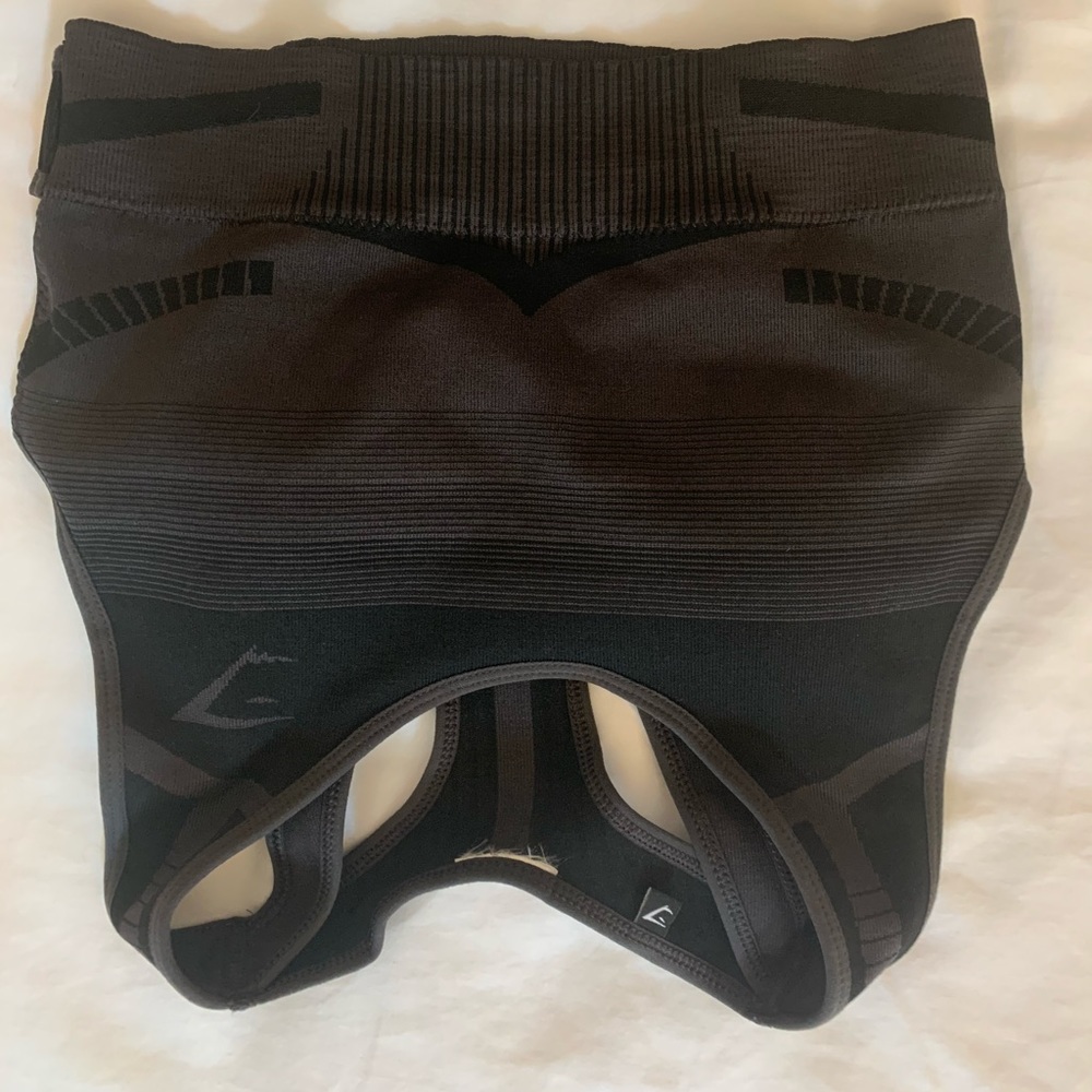Black Geo Seamless set- size small top and bottom